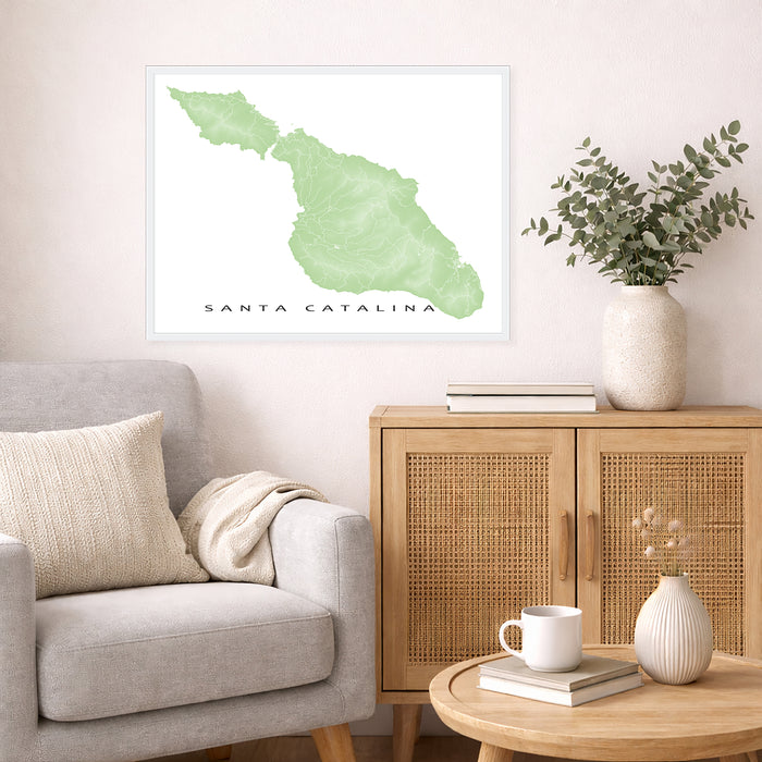 Living room with a map of Santa Catalina on the wall, a couch, and a wooden cabinet.